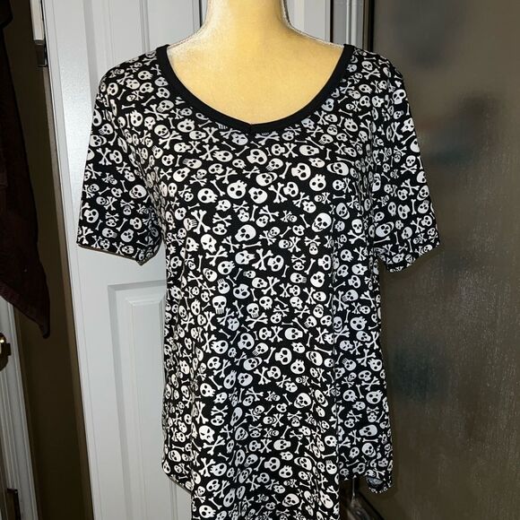 Lularoe black and white skull and crossbones top! - Picture 6 of 8
